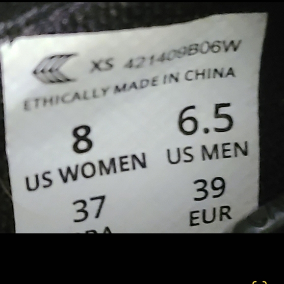 Cariuma Valley Sneaker - Picture 7 of 8